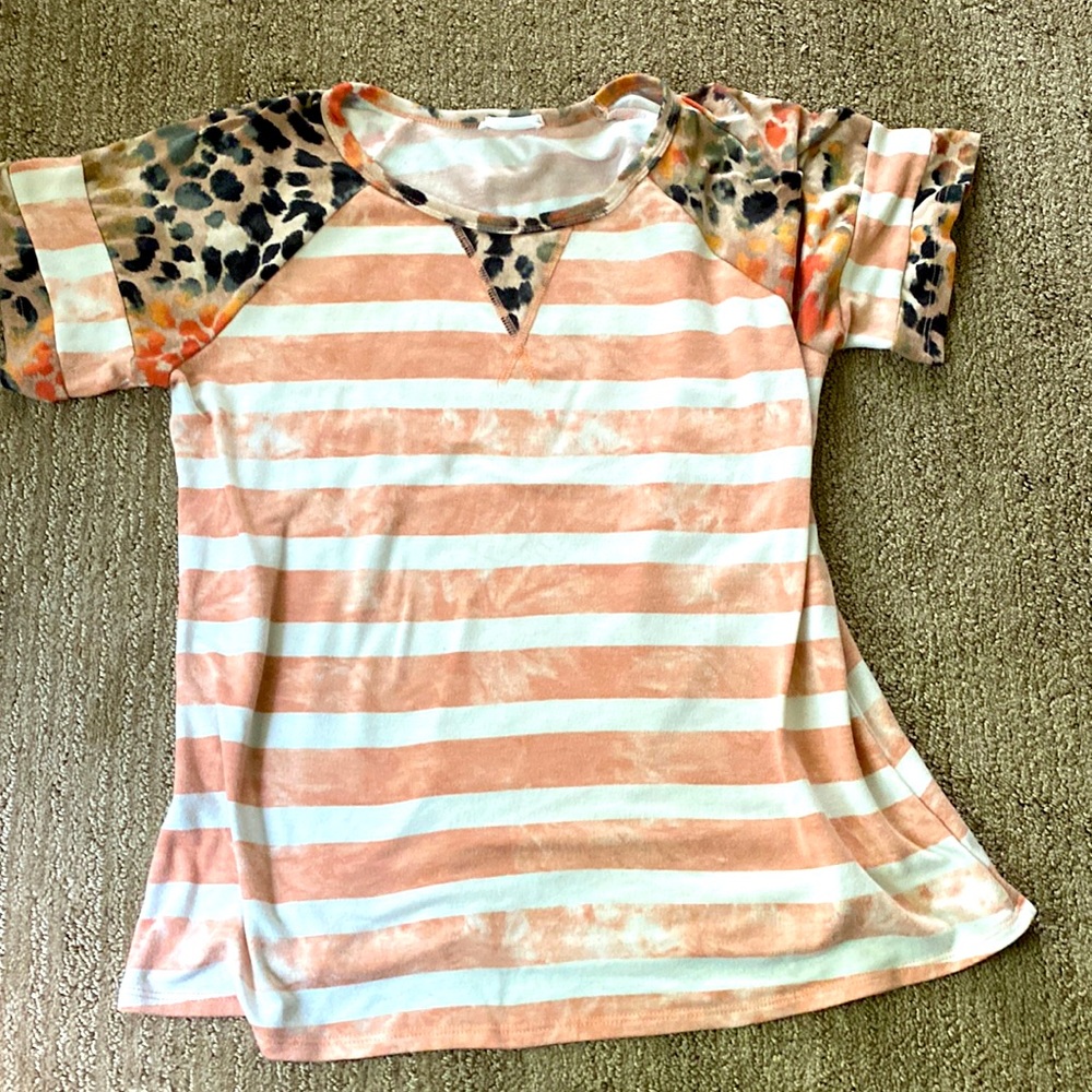 Perfect for fall orange lLeopard Print TShirt